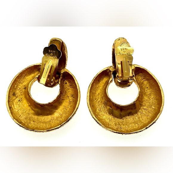 Rare Vintage 1970s Signed Kenneth Lane Gold Tone Blast Finish Clip On Earrings - Picture 8 of 8
